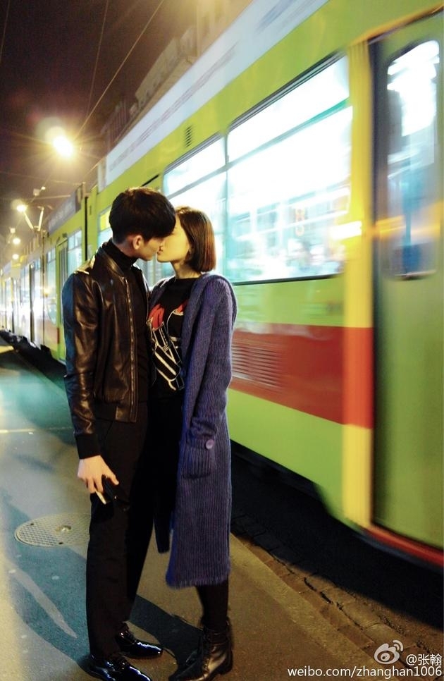 张翰在2015年8月9日晒出和娜扎的激吻照