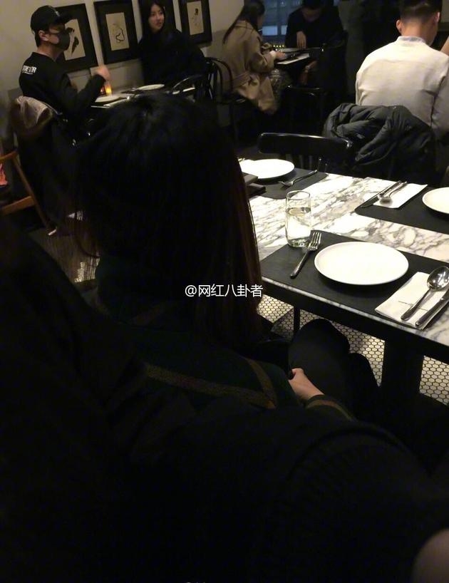 豆得儿与思聪共享晚餐