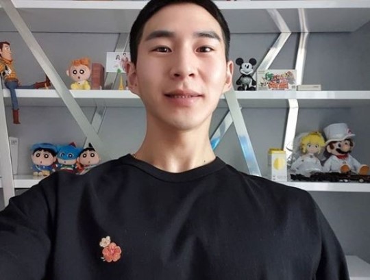 韩国网红吃播奔驰小哥