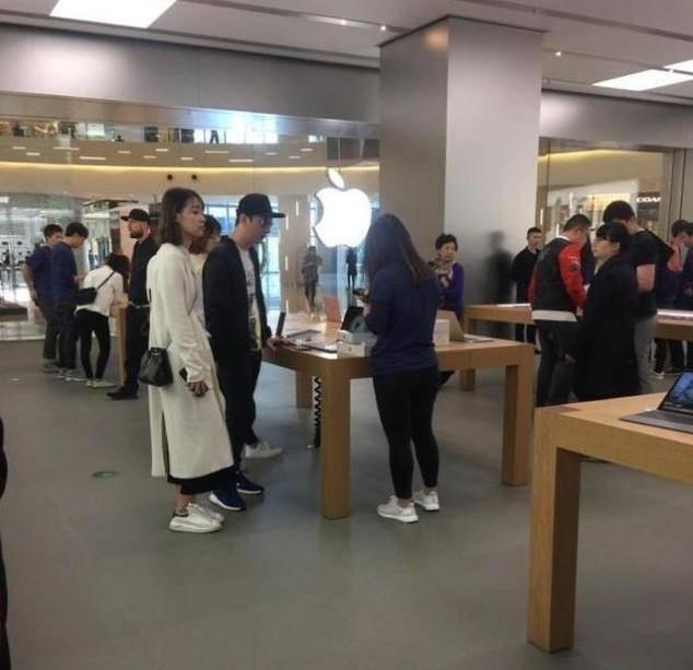 王思聪新女友遭曝光，网友：终于不是网红了！只是这长相超乎想象