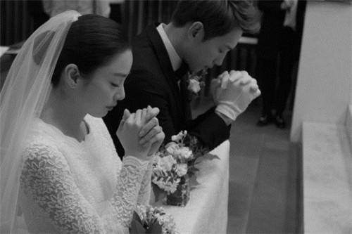 任性！金泰希曝Rain结婚当天才求婚