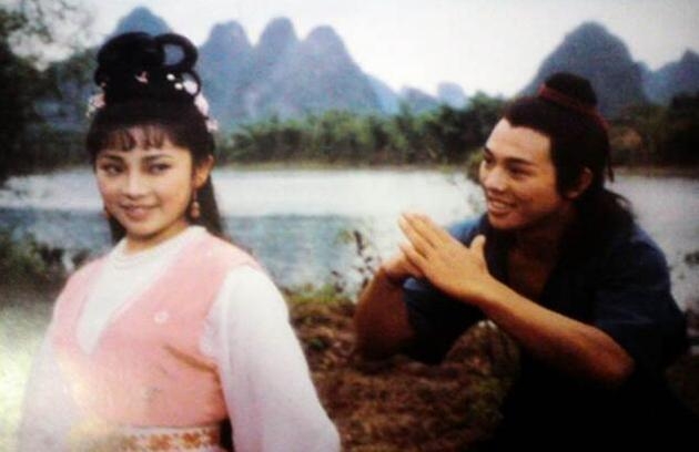 李连杰与黄秋燕因演出《少林小子》等片被赞为“金童玉女”