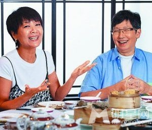 金燕玲和苏施黄经常出双入对