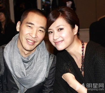 传闻徐静蕾黄立行台湾同居 甜蜜牵手出行