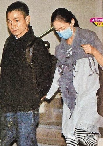 刘德华高龄得女心情好 爱女似翻版朱丽倩