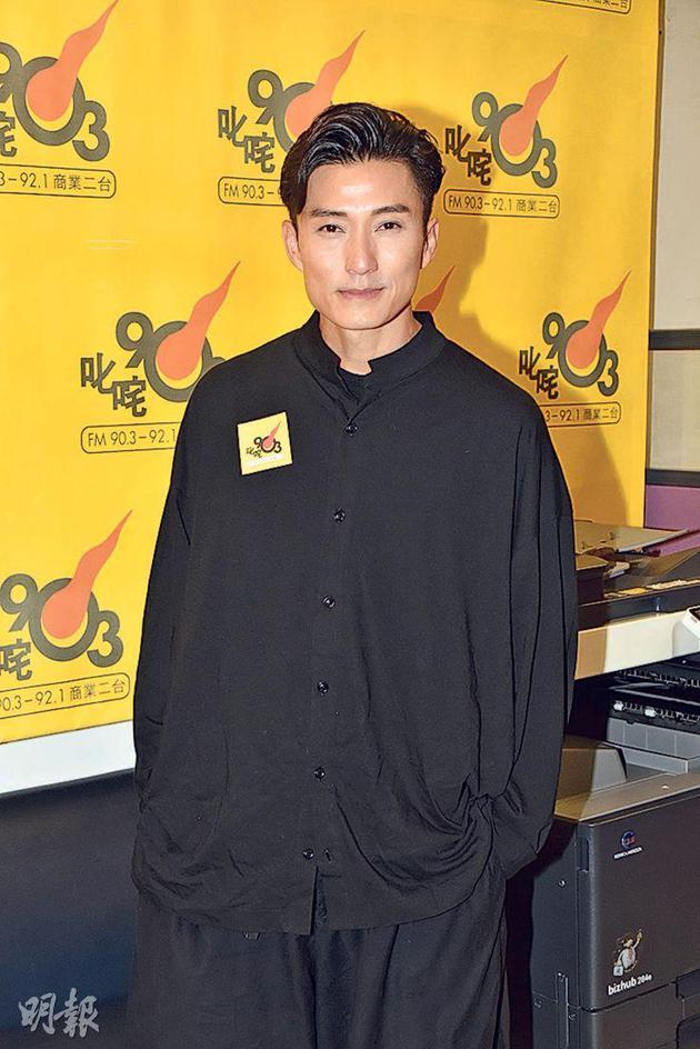 陈山聪现身被追问何超云恋情 淡定回应：我没留意