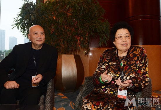 唐僧迟重瑞携妻亮相 光头造型林志玲最爱