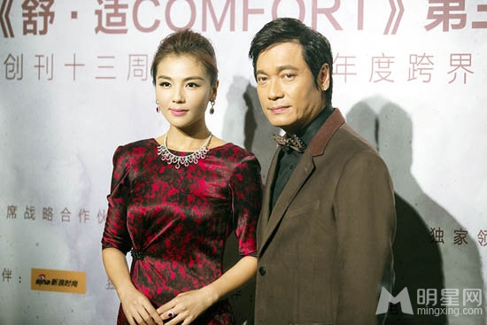 刘涛旗袍装现身秀气质 与罗嘉良合影显甜蜜
