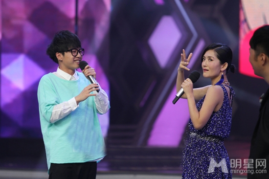 谢娜录制快本对战华晨宇 两人唱无字歌惊呆观众