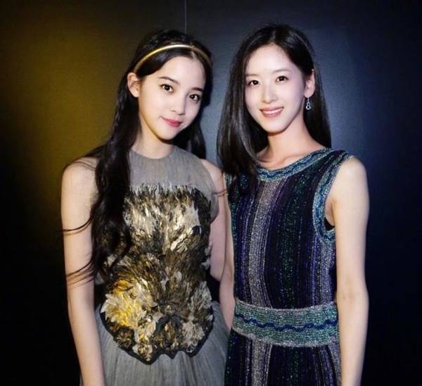 章泽天欧阳娜娜罕见同框似姐妹花 大家觉得谁更胜一筹