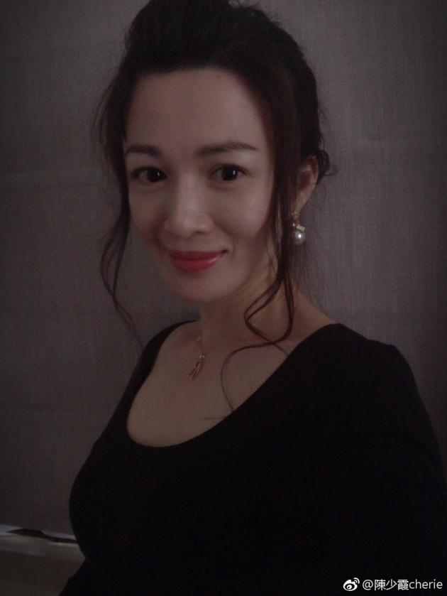 “双儿”陈少霞晒近照