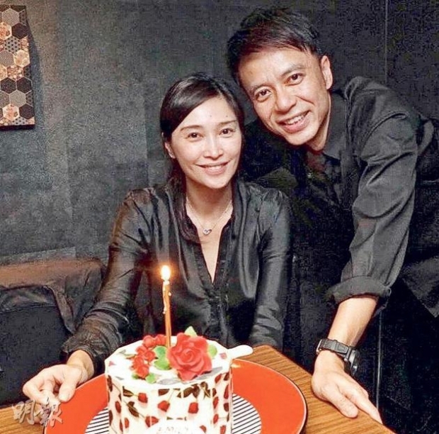 老婆卢淑仪被要求穿泳衣上台 李克勤这么回应