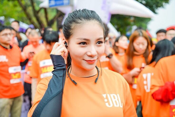 何姿就房子索赔案再发言：赔400万也买不回来了
