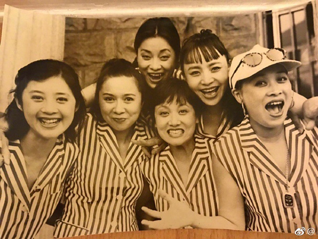 宋丹丹、蔡明、邓婕、毛阿敏、许戈辉和那英20年前的合影
