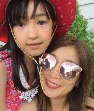  黄嘉千谈教育 必须培养女儿的独立性
