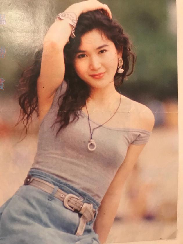 不老女神温碧霞晒旧照美丽如初