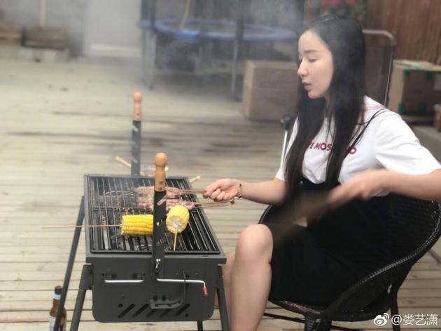 娄艺潇烤串