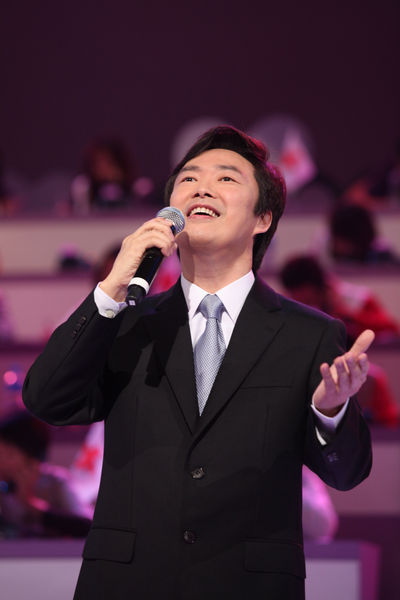 费玉清退出震惊演艺圈  好友吐槽其十分恋家 出门必带枕头