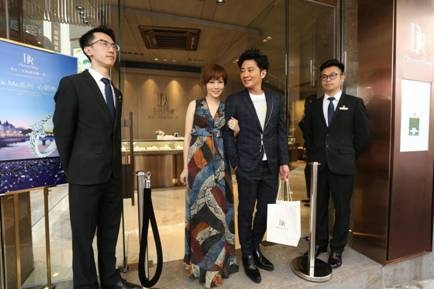 孙耀威七夕包店Lock Me，承诺年年送老婆DR钻戒