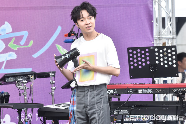 吴青峰动手术去除体内息肉 不会影响1个月后的演唱会
