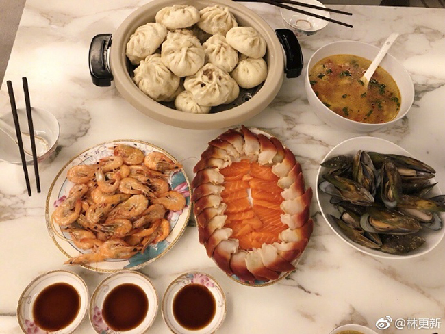 美食博主林更新