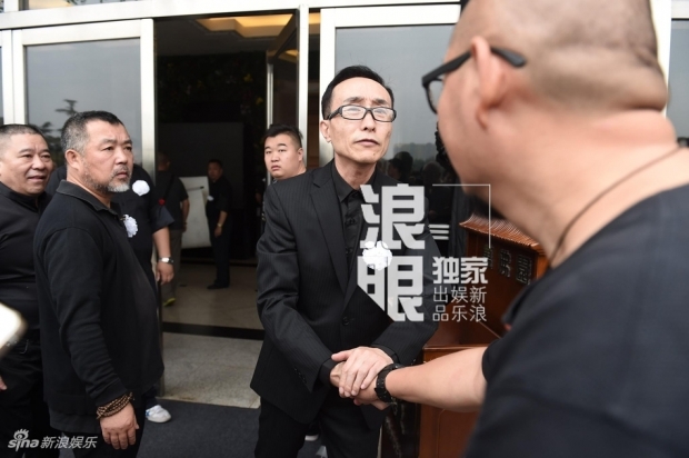 唐杰忠追悼会八宝山举行  冯巩含泪感谢其的照顾之情！