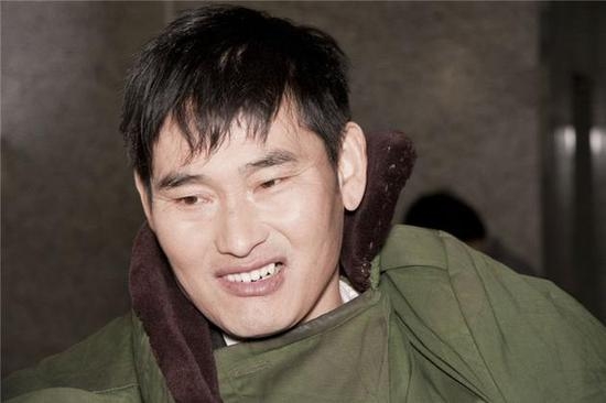 “大衣哥”朱之文现在过得怎么样了？人气依旧火爆