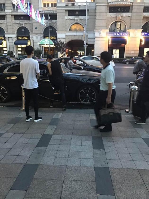 黄子韬上车