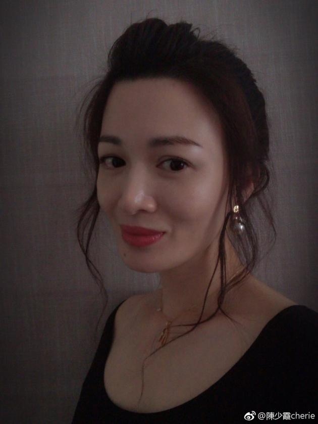 “双儿”陈少霞晒近照
