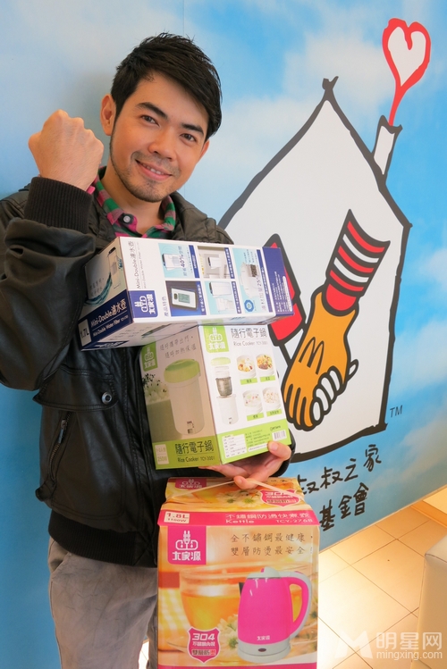 歌手No Name爷爷去世 强忍伤痛宣传专辑