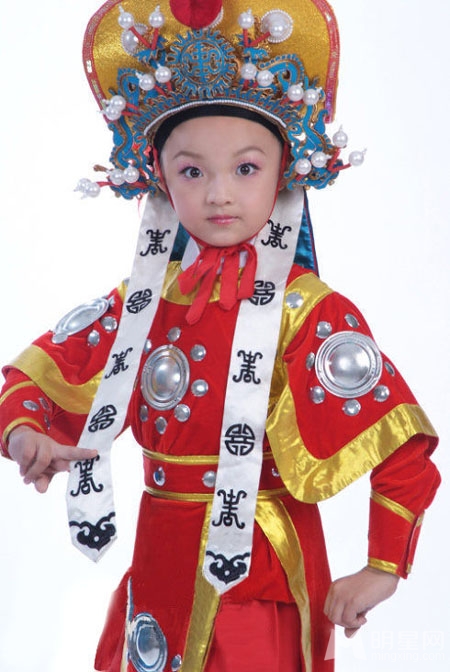 小孔莹舞台大秀花木兰 英文唱词令人赞叹