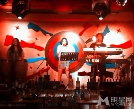 《我不能哭）蹿红酒吧 神秘女倾情演绎