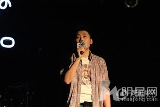 王翌鑫发首张唱片《转身》 谭维维吉杰送祝福