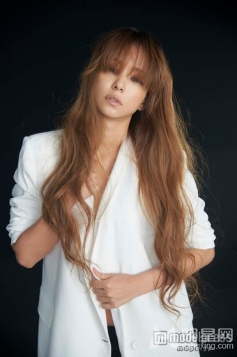 安室奈美惠阔别两年发新碟 夺公信榜周销售冠军
