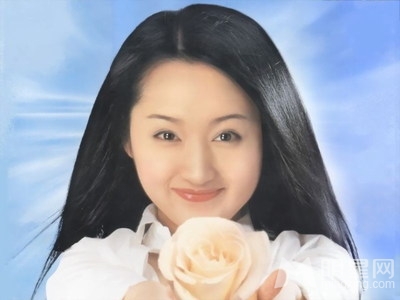 杨钰莹正式复出 亮相湖南台春晚疑假唱对口型