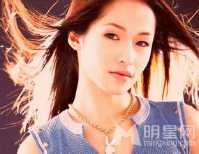萧亚轩获唱片公司送帅哥 否认与柯震东绯闻