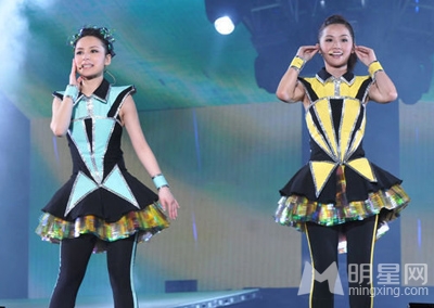 Twins中山演唱会 两位师哥不约而同献出第一次