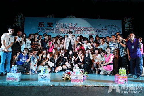 Lotte Girls感动“生日会”  2012泪洒郑州大学舞台