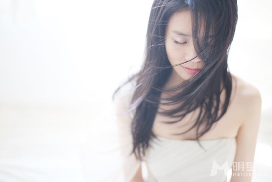 黄英《远歌》热播如潮 数十档节目连线人气暴涨