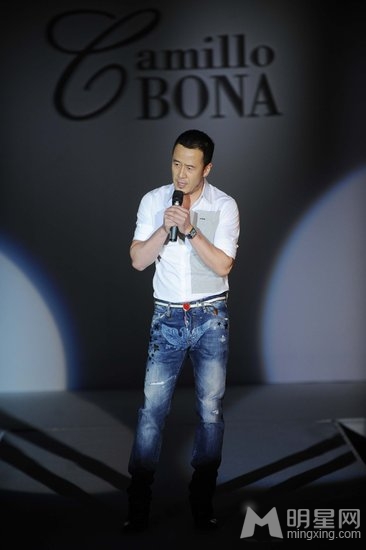 杨坤全国巡演将启动 跨界开店众星捧场