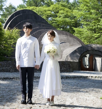 林宥嘉赴日本拍摄唯美婚纱 6月22日举办签售会