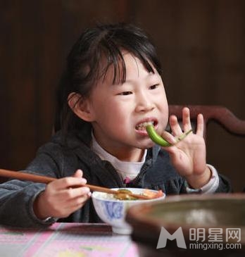 小沈阳女儿成贴心小棉袄 长相随爹很骄傲