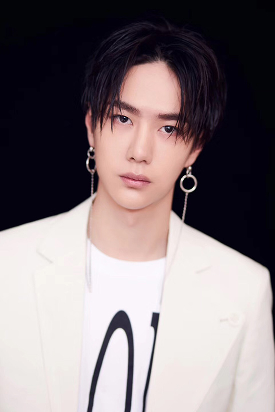 官宣！王一博受邀担任《创造101》舞蹈导师 火力全开燃炸舞魂