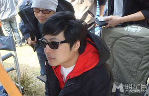 王岳伦开启导演之路 爸爸去哪儿终落幕