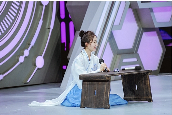 《快本》舒畅古装清新亮相  紫薯姐妹花的频频互动成亮点