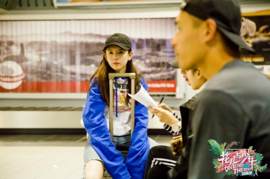 《花少3》宋祖儿神秘预告称献出初吻  与娜扎大玩亲亲