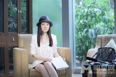 杨钰莹零报酬主持 端午晚会造最美民族风