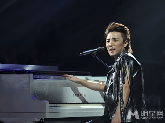 《歌声传奇》上演各种PK 艺人紧张到停止呼吸
