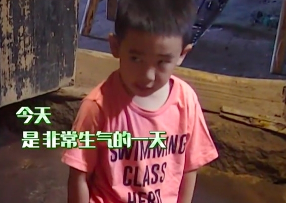 陈小春发脾气！小小春无辜回应:今天是非常生气的一天!