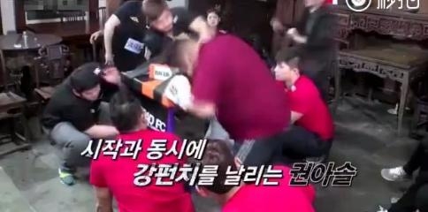 韩真人秀节目恶意侮辱中国人 比赛时被袭击面部
